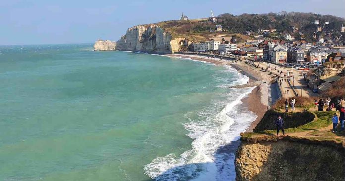 plage d'étretat, les jardins d'étretat, météo étretat, falaise étretat, falaise d'etretat, que faire a etretat,